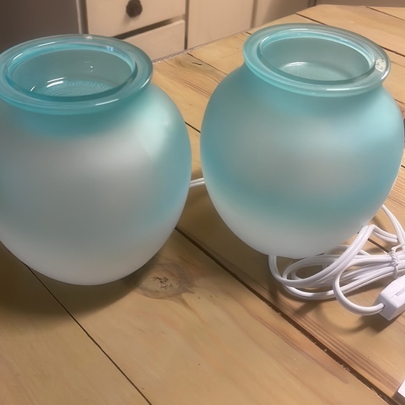 Set of 2 Scentsy warmers - Picture 8 of 8